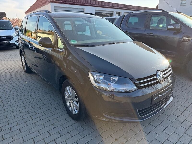 Grau Gebraucht 2019 VW Sharan Comfortline Van / Kleinbus | 17.998 € (Superpreis) - Bild 1/4