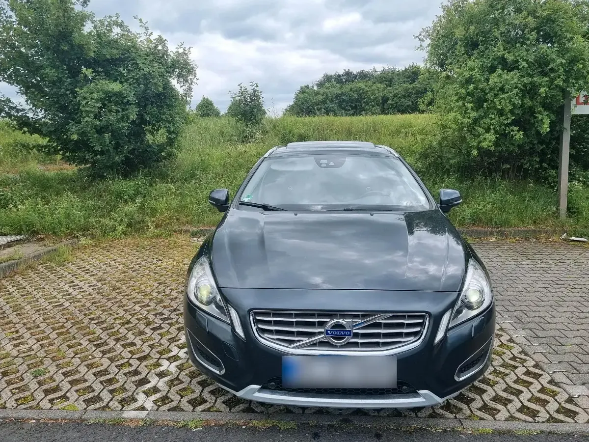 Gebraucht Volvo V60 215 PS (158 kW) 2014 Blau Kombi