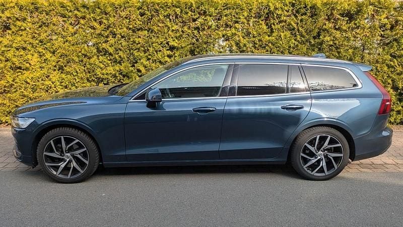Gebraucht Volvo V60 190 PS (139 kW) 2018 Blau Kombi