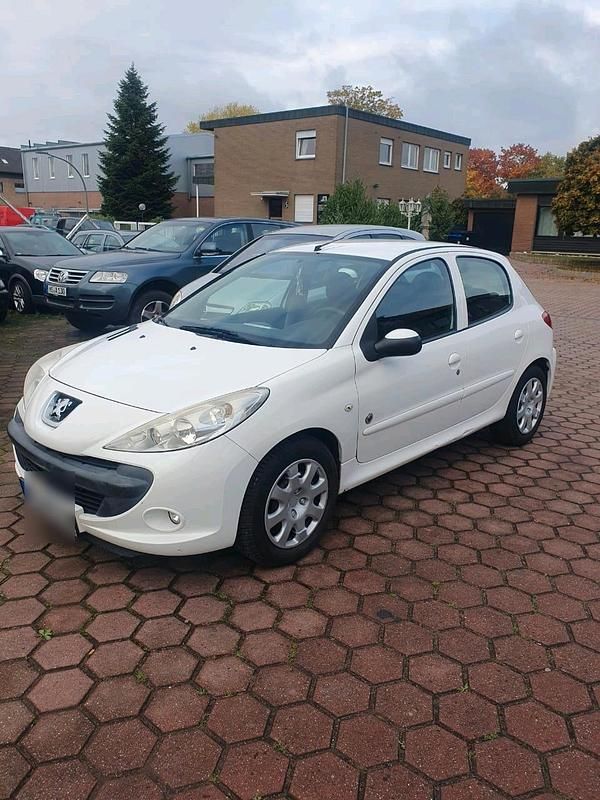 Weiß Gebraucht 2012 Peugeot 206+ Kleinwagen | 1.750 € (Fairer Preis) - Bild 1/4