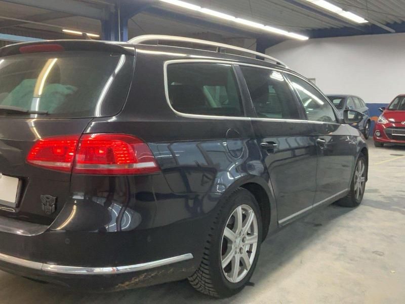 Gebraucht VW Passat Highline 170 PS (125 kW) 2011 Deep black perleffekt (metallic) Kombi