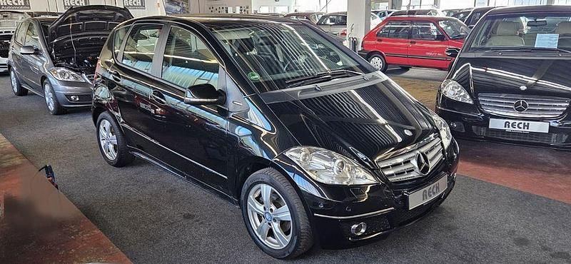 Schwarz Gebraucht 2012 Mercedes A160 Avantgarde Limousine | 12.000 € (Teuer) - Bild 1/3