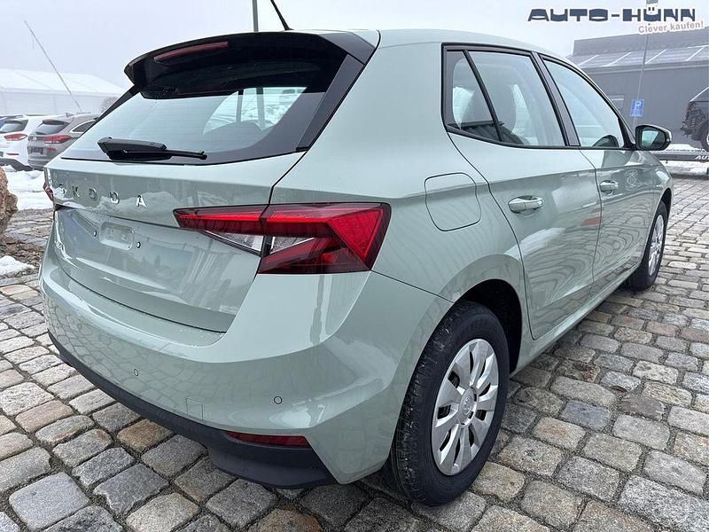 Neu Skoda Fabia Selection 116 PS (85 kW) 2026 Timianogrün metallic Limousine