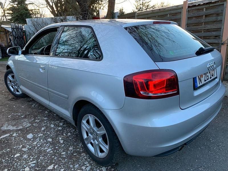 Gebraucht Audi A3 Attraction 105 PS (77 kW) 2012 Silber Kleinwagen