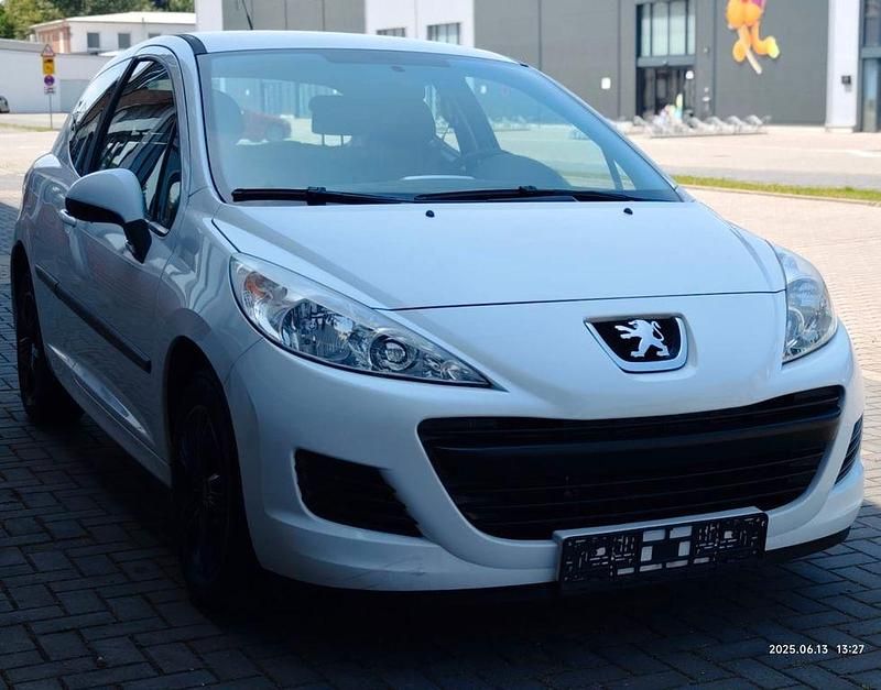Weiß Gebraucht 2009 Peugeot 207 Tendance Kleinwagen | 3.850 € (Etwas zu teuer) - Bild 1/4