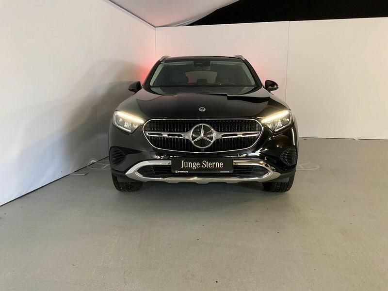 Gebraucht Mercedes GLC300e Avantgarde 197 PS (144 kW) 2024 Metalliclack obsidianschwarz SUV