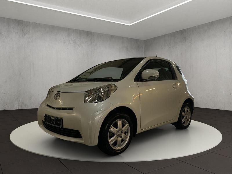 Weiß Gebraucht 2012 Toyota iQ Kleinwagen | 7.985 € (Teuer) - Bild 1/4