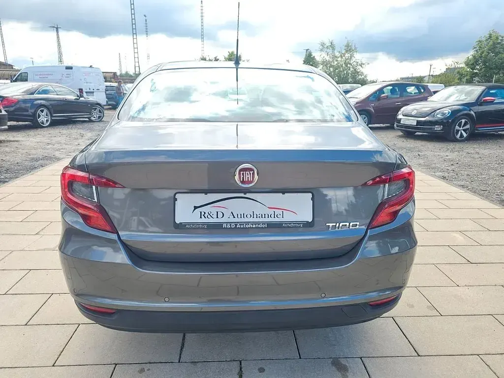 Usado Fiat Tipo Pop 95 CV (69 kW) 2017 Gris Berlina