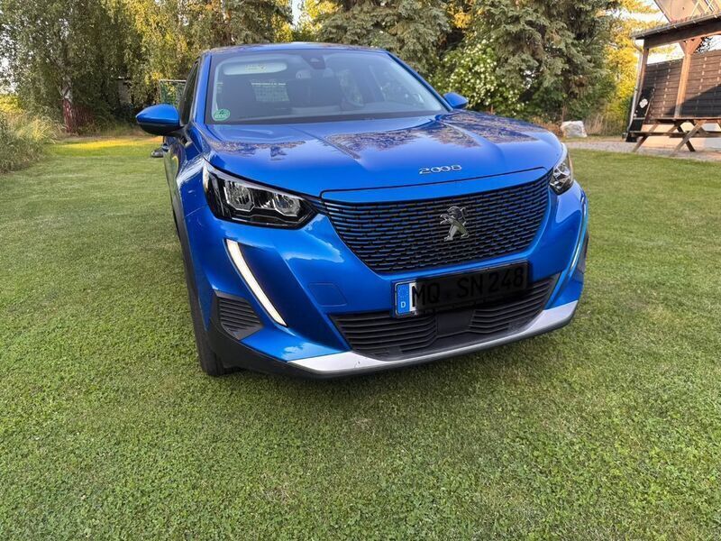Blau Gebraucht 2021 Peugeot e-2008 Active SUV | 18.200 € (Fairer Preis) - Bild 1/4