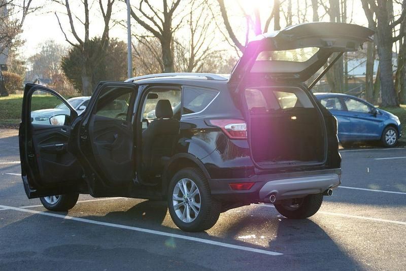 Gebraucht Ford Kuga Titanium 150 PS (110 kW) 2018 Schwarz SUV