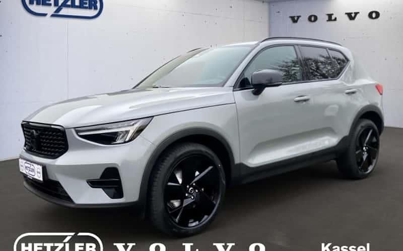 Grau Neu 2025 Volvo XC40 Plus SUV | 53.830 € (Teuer) - Bild 1/4