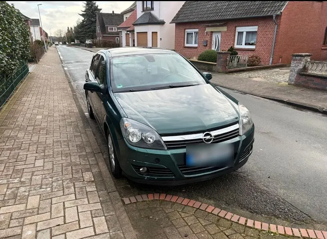 Usata Opel Astra 115 CV (84 kW) 2004 Verde Utilitaria