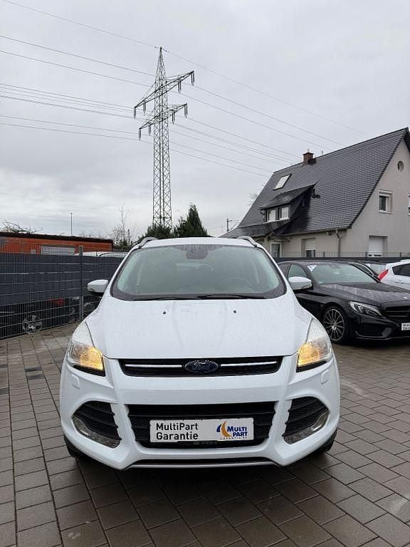 Weiß Gebraucht 2016 Ford Kuga SYNC Edition SUV | 8.500 € (Superpreis) - Bild 1/4