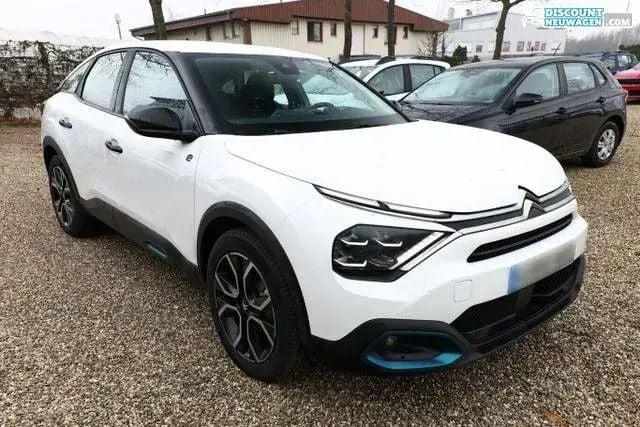 Schneeweiß Gebraucht 2023 Citroën e-C4 Feel Limousine | 20.627 € (Superpreis) - Bild 1/3