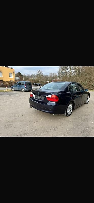 Gebraucht BMW 320 150 PS (110 kW) 2005 Blau Limousine