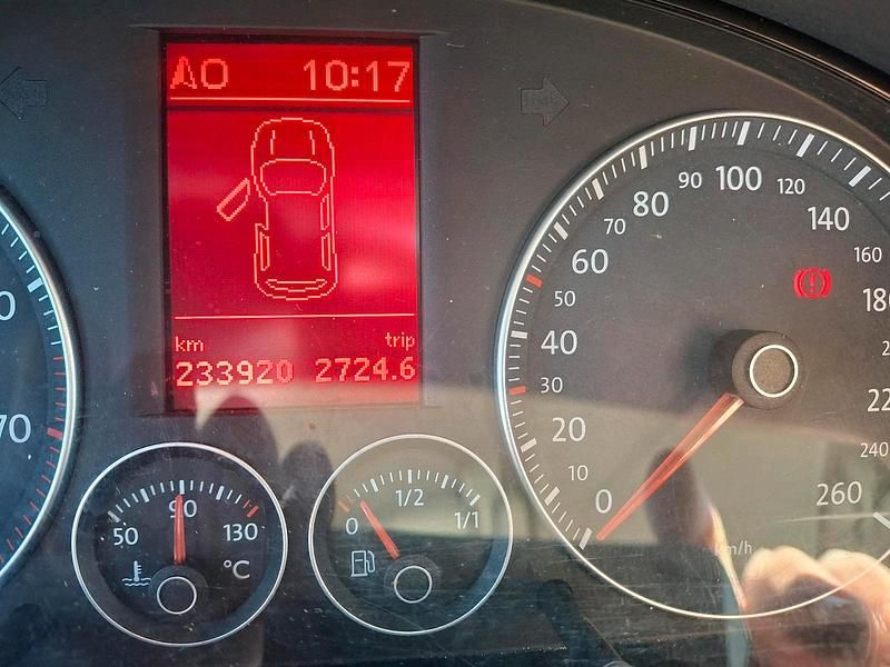 Schwarz Gebraucht 2009 VW Touran Freestyle Van / Kleinbus | 1.500 € (Superpreis) - Bild 1/4