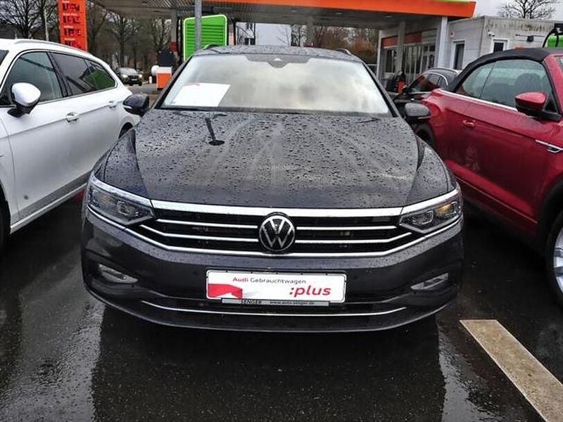 Gebraucht VW Passat Business 150 PS (110 kW) 2022 Mangangrau metallic Kombi