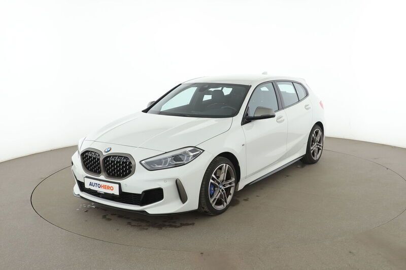 Weiß Gebraucht 2021 BMW M135 M Sport Kleinwagen | 29.550 € (Superpreis) - Bild 1/4