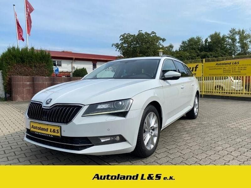 Weiß Gebraucht 2017 Skoda Superb Ambition Kombi | 12.990 € (Fairer Preis) - Bild 1/4