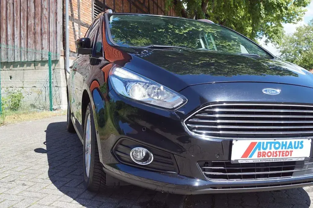 Gebraucht Ford S-MAX Titanium 160 PS (117 kW) 2018 Schwarz Van / Kleinbus