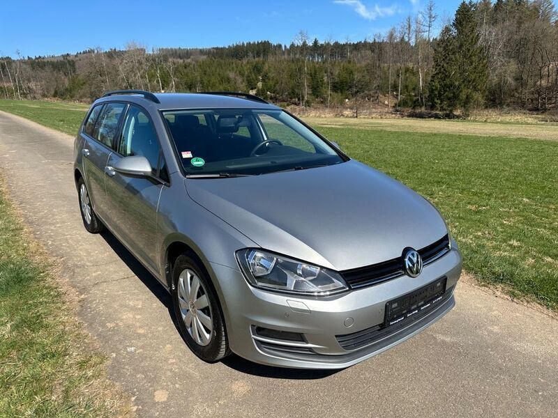 Grau Gebraucht 2015 VW Golf VII Trendline Kombi | 11.490 € (Fairer Preis) - Bild 1/4