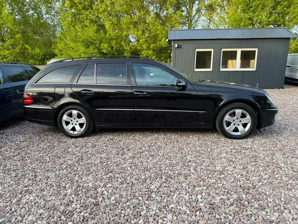 Usado Mercedes E200 184 CV (135 kW) 2008 Negro Familiar