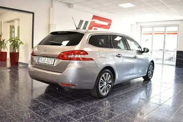 Gebraucht Peugeot 308 Allure 131 PS (96 kW) 2021 Grau Kombi