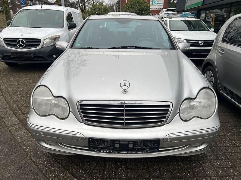 Silber Gebraucht 2001 Mercedes C240 Avantgarde Limousine | 4.800 € (Etwas zu teuer) - Bild 1/4