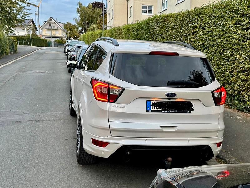 Gebraucht Ford Kuga ST-Line 150 PS (110 kW) 2019 Weiß SUV