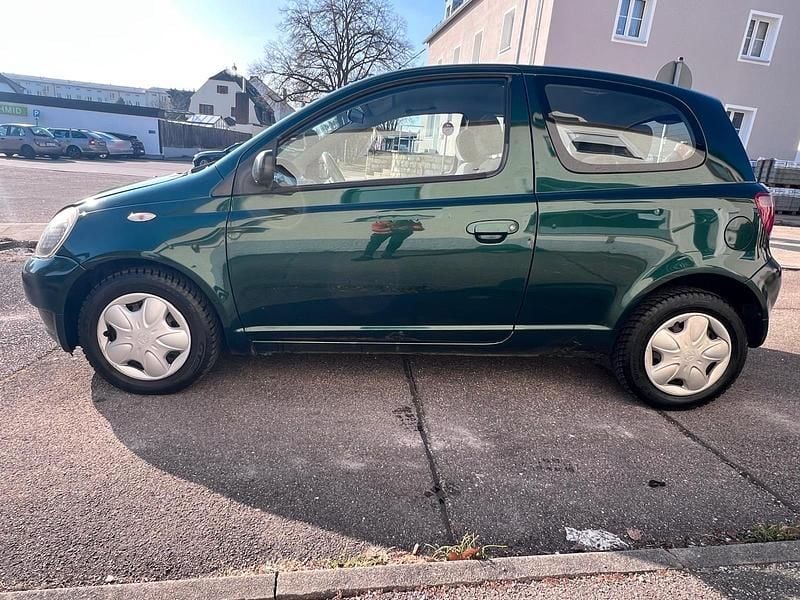 Gebraucht Toyota Yaris 65 PS (47 kW) 2004 Grün Kleinwagen