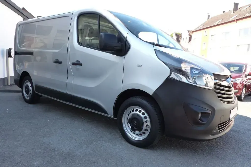 Gebraucht Opel Vivaro 95 PS (69 kW) 2018 Silber Van / Kleinbus