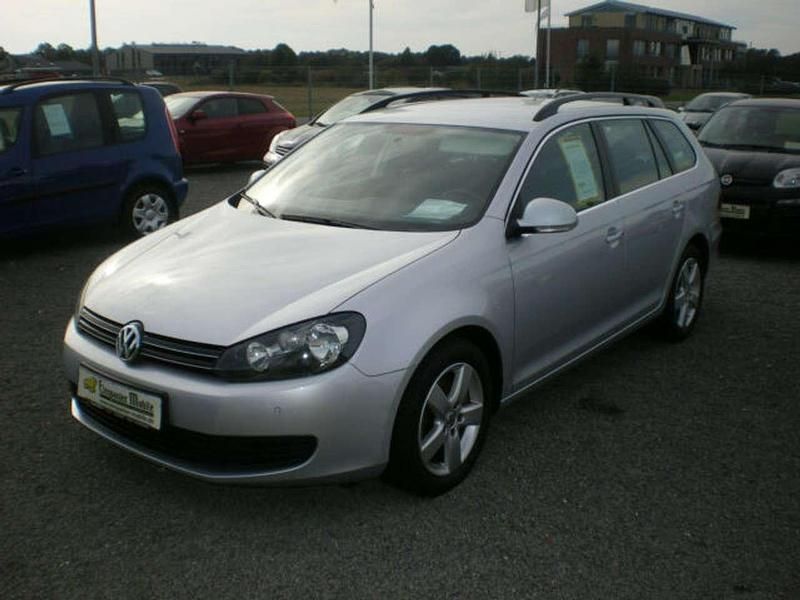 Reflexsilber metallic Gebraucht 2011 VW Golf VI Comfortline Kombi | 8.800 € (Teuer) - Bild 1/4