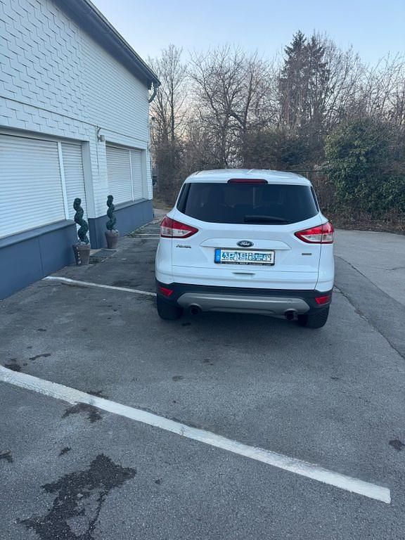 Gebraucht Ford Kuga 150 PS (110 kW) 2015 Weiß SUV