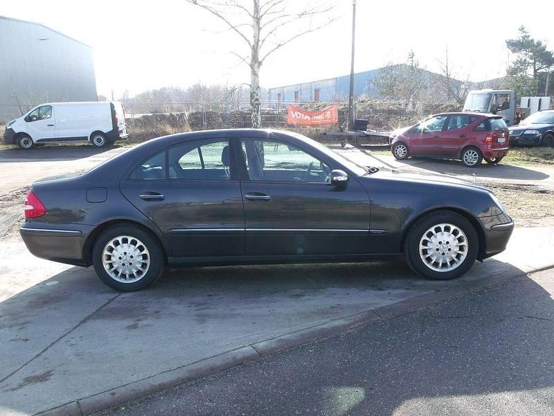 Gebraucht Mercedes E320 Elegance 224 PS (164 kW) 2003 Schwarz Limousine