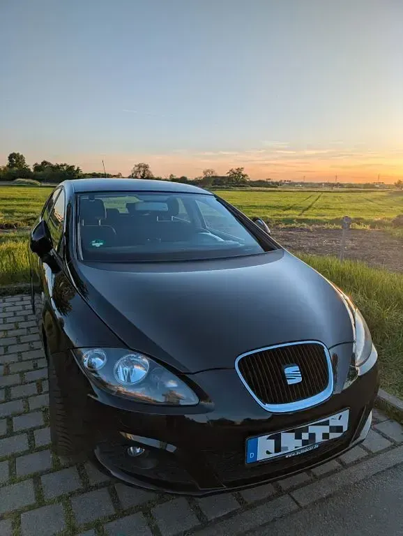Usata Seat Leon 105 CV (77 kW) 2011 Nero Utilitaria