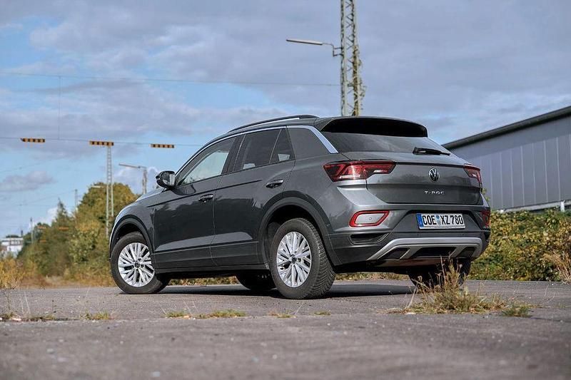 Gebraucht VW T-Roc Life 110 PS (80 kW) 2023 Grau SUV