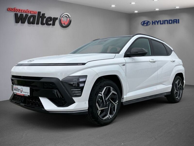 Serenity white / mic Gebraucht 2023 Hyundai Kona N Line SUV | 31.990 € (Fairer Preis) - Bild 1/4