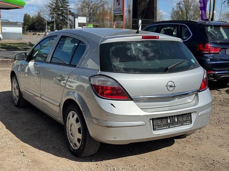 Second-hand Opel Astra 105 CP (77 kW) 2006 Argintiu Berlinǎ