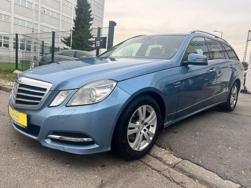 Gebraucht Mercedes E220 170 PS (125 kW) 2010 Blau Kombi