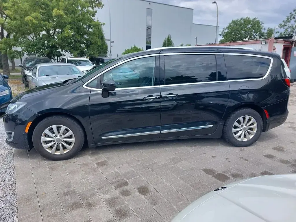 Gebraucht Chrysler Pacifica 291 PS (214 kW) 2019 Schwarz Limousine
