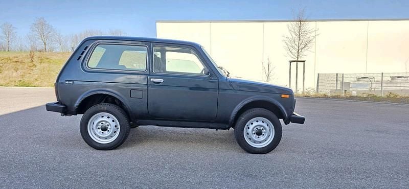 Gebraucht Lada niva 83 PS (61 kW) 2009 SUV