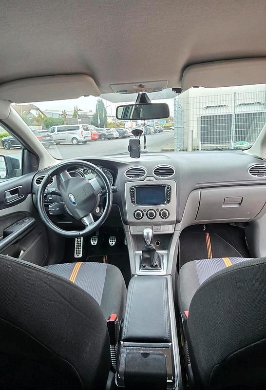 Gebraucht Ford Focus 100 PS (73 kW) 2010 Schwarz Coupé