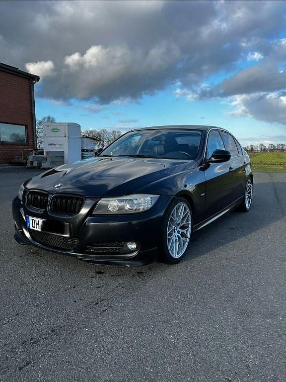Second-hand BMW 330 Performance 245 CP (180 kW) 2011 Negru Berlinǎ
