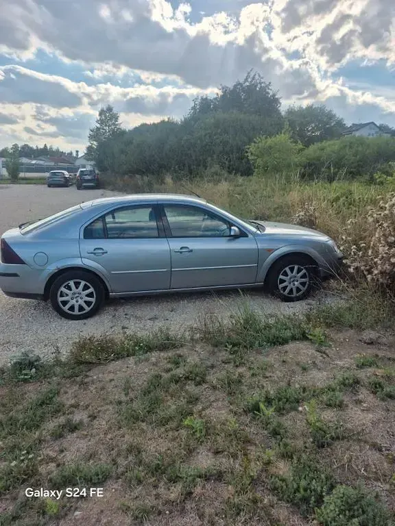 Gebraucht Ford Mondeo Futura 125 PS (91 kW) 2003 Silber Limousine