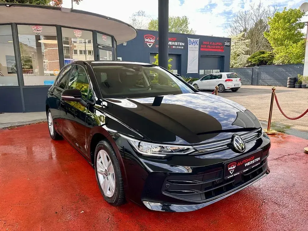 Gebraucht VW Golf VIII Life 150 PS (110 kW) 2025 Schwarz Limousine