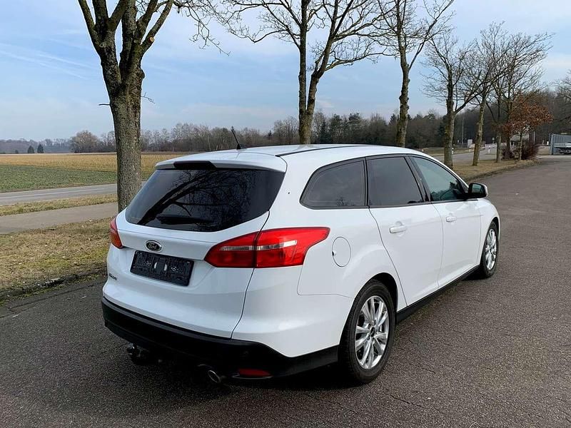 Gebraucht Ford Focus Business Edition 150 PS (110 kW) 2015 Frozen white Kombi