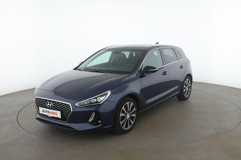 Blau Gebraucht 2017 Hyundai i30 Intro Edition Limousine | 12.330 € (Fairer Preis) - Bild 1/3