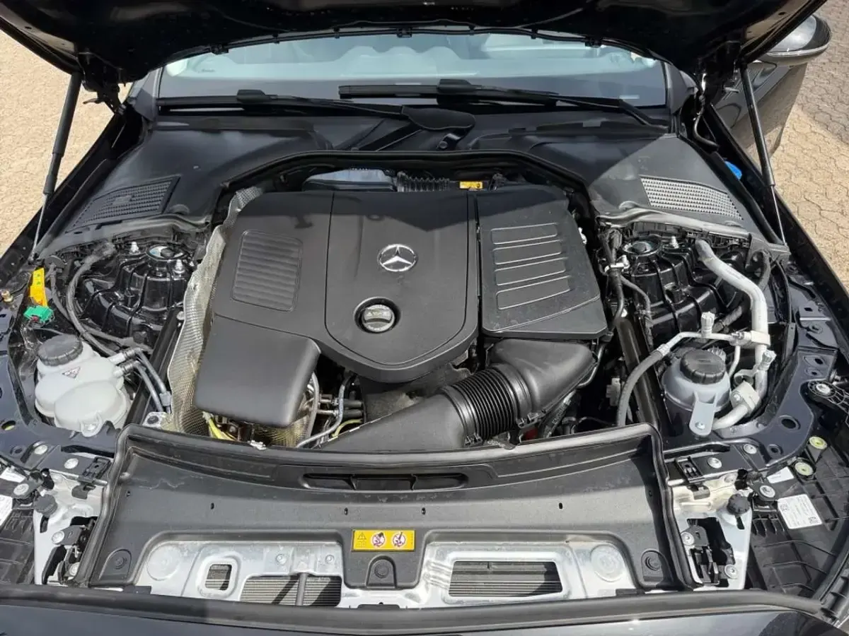 Gebraucht Mercedes C300e Avantgarde 204 PS (150 kW) 2025 Schwarz Limousine