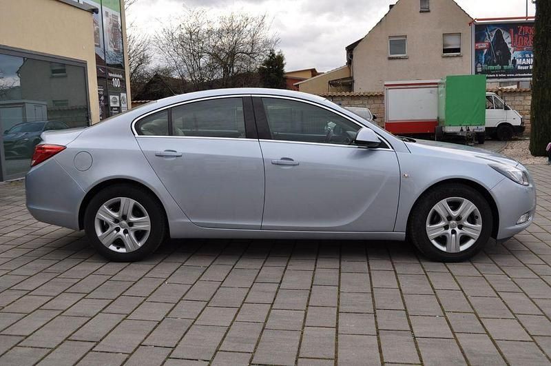 Gebraucht Opel Insignia Edition 140 PS (102 kW) 2012 Silber Limousine