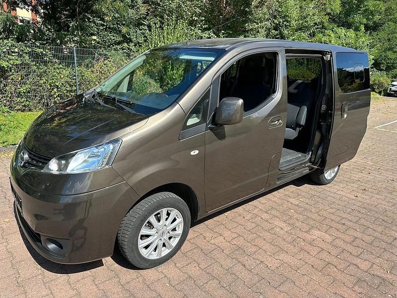 Grau Gebraucht 2017 Nissan Evalia Tekna Van / Kleinbus | 8.999 € (Fairer Preis) - Bild 1/4